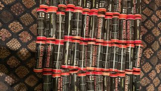 Խուզարկությունների արդյունքում հայտնաբերվել են փողոցում էլեկտրասնուցման և համացանցային կապի ապահովման լարերը վնասելու համար նախատեսված մեծաքանակ հրավտանգ առարկաներ. 15 անձ կալանավորվել է